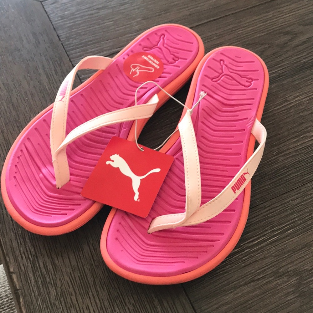 Soft and cute Puma flip flops - size 9 NWT